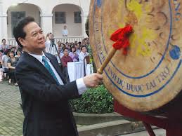 នាយករដ្ឋមន្ត្រីរដ្ឋាភិបាលបានចូលរួមពិធីបើកឆ្នាំសិក្សានៅវិទ្យាល័យ  Le Hong Phong។